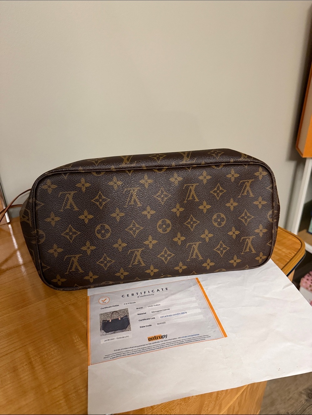 Authentic Louis Vuitton Monogram Canvas Tote with Tan Trim - Picture 3 of 11